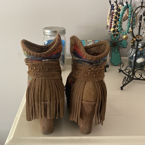 Tribal booties - Picture 2 of 3